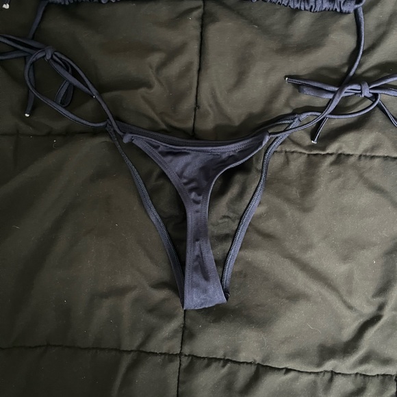 Bikini - Picture 2 of 2